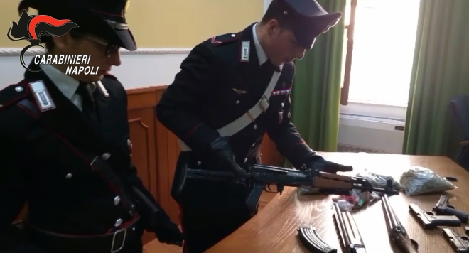 guerra camorra arresti