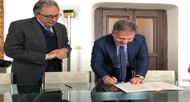 La firma della convenzione con Lucio d'Alessandro e Antonio d'Amore