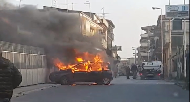 auto incendio via ianniello