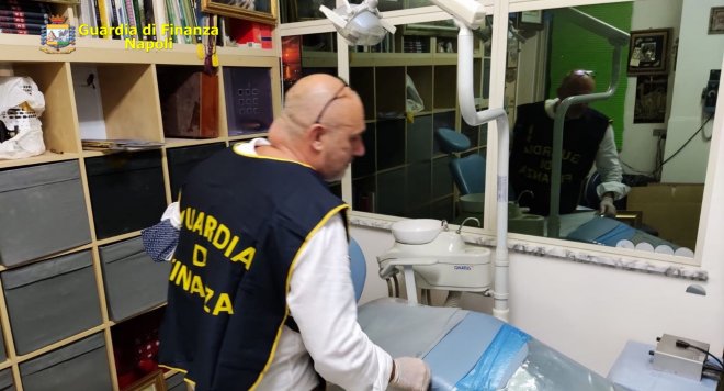 falso dentista
