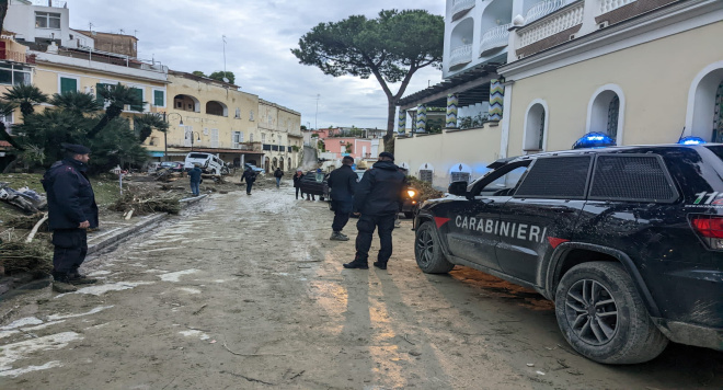 Ischia_sciacallaggio